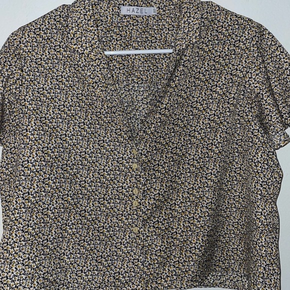 Cotton Floral Short Flutter Sleeve Button-Up Blouse. Brown & Navy Hued. Size XS. - Picture 7 of 10